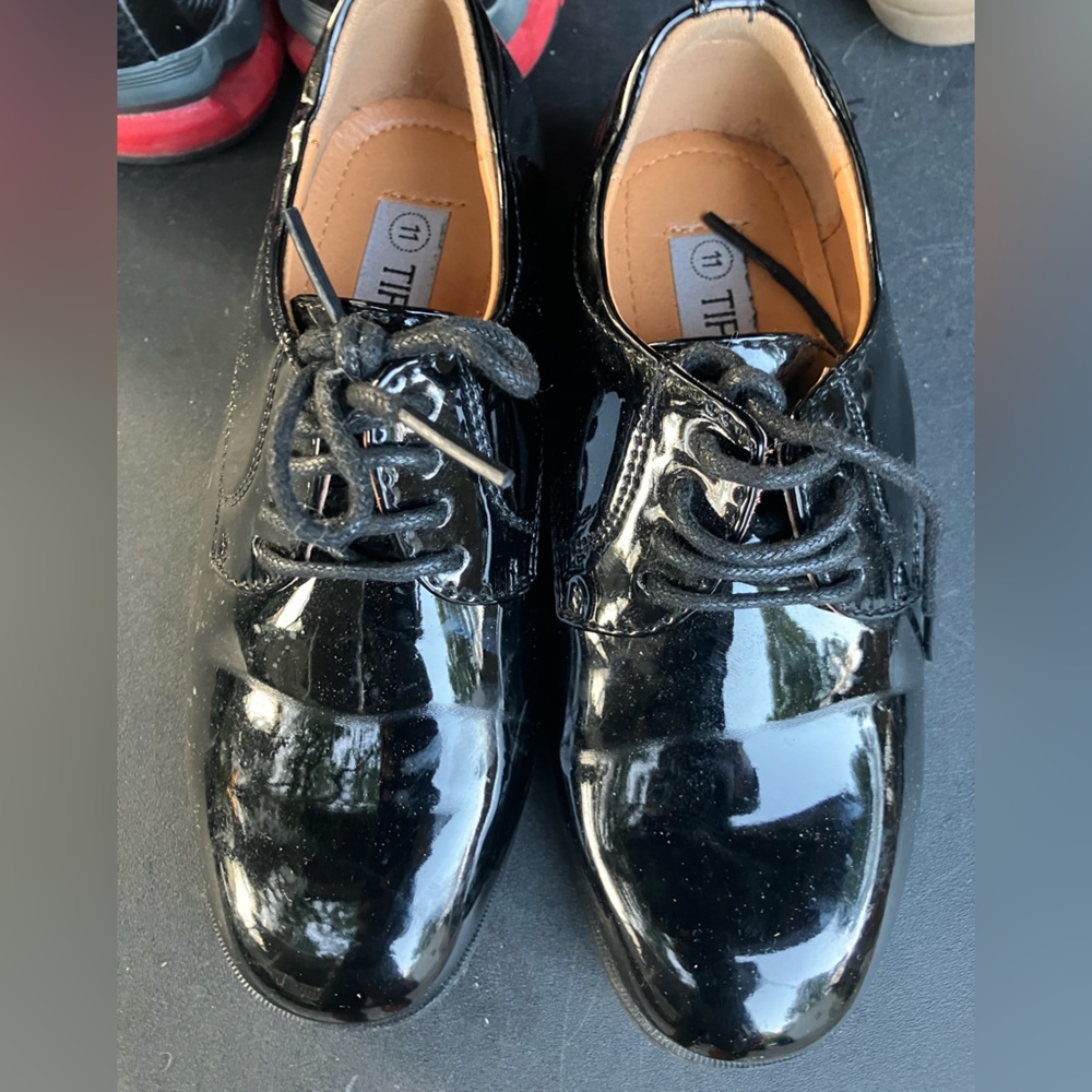 Black toddler dress shoes ( Size 11 toddlers)
